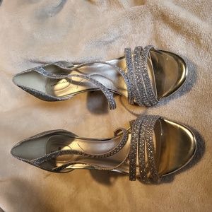 Bandalino Silver Dress Evening Pumps Heels Sandals Size 10 1/2M